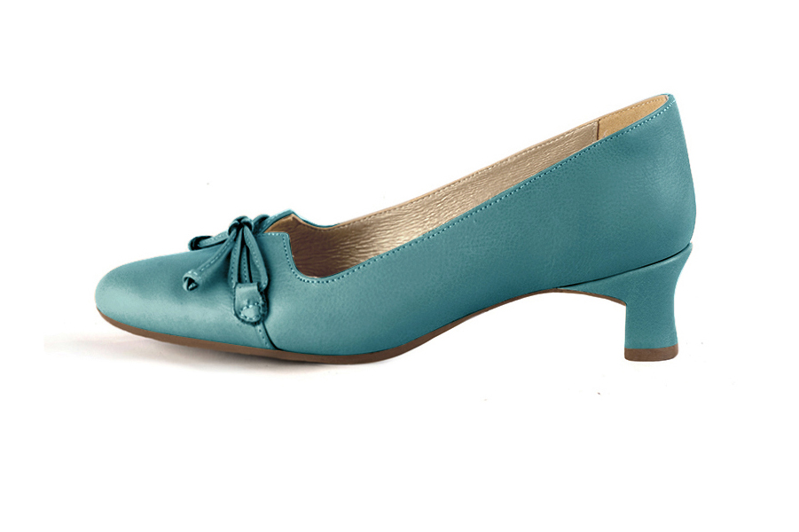 Turquoise blue elegant pumps with a knot on the front. Round toe. Low kitten heels. - Florence KOOIJMAN